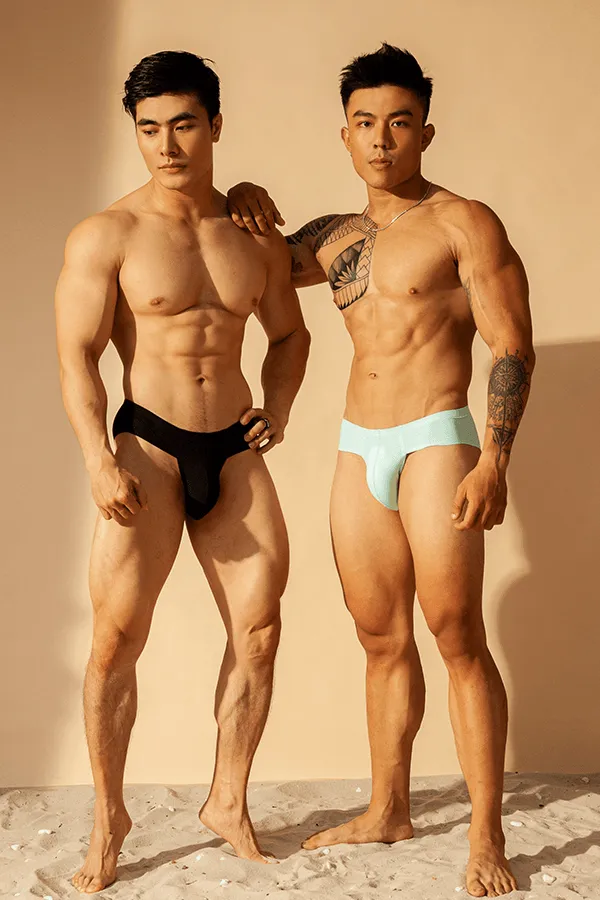 Feelin' Sultry Seamless Briefs with Bulge Pouch - Midnight Black