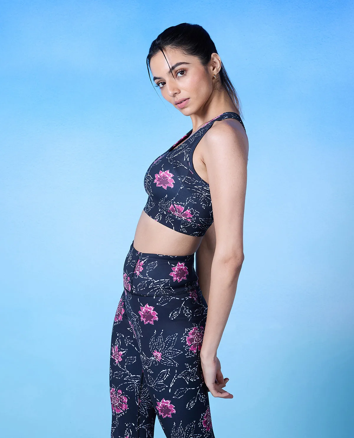 Nykd All Day On-Trend Sports Bra With Keyhole Back - NYK082 - Batik Black Print
