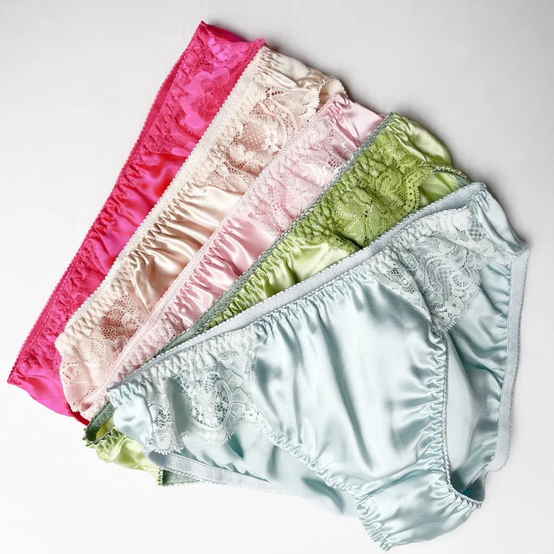 Silk bikini brief with scalloped lace