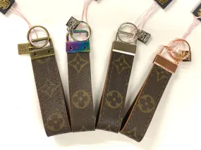 Thick Keyfob flourish (yellow gold)