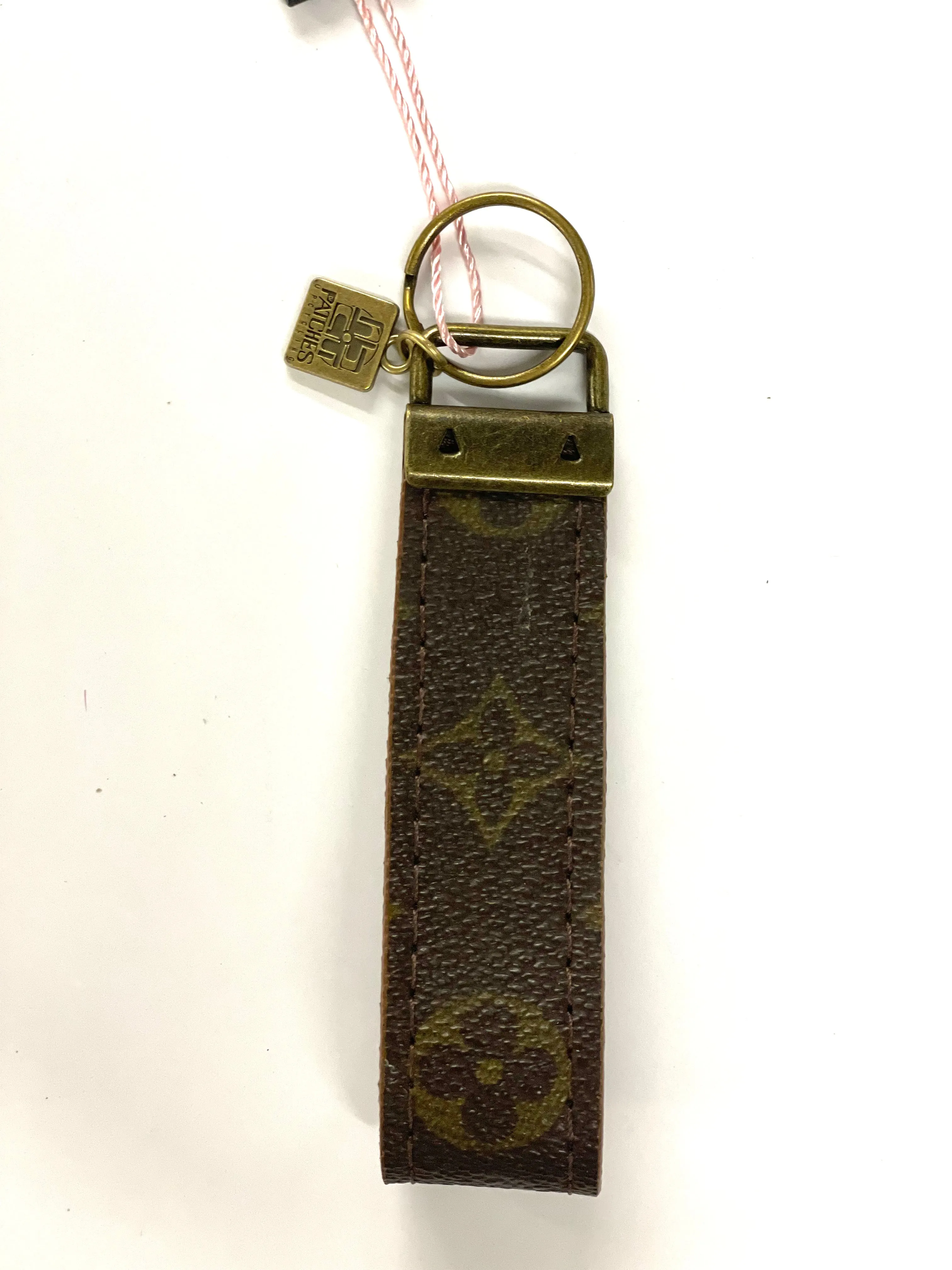 Thick Keyfob flourish (yellow gold)